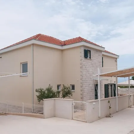 Dino Luxury On Brac, Private Pool Villa *