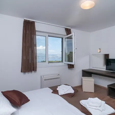 Dino Luxury On Brac, Private Pool Villa
